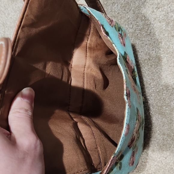 Floral Leather and Lace Crossbody Bag - Picture 4 of 4